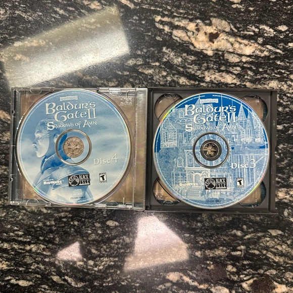 Baldur's Gate 2 Shadows of Amn  Game PC CD-ROM  2000 4 Discs - Picture 3 of 8